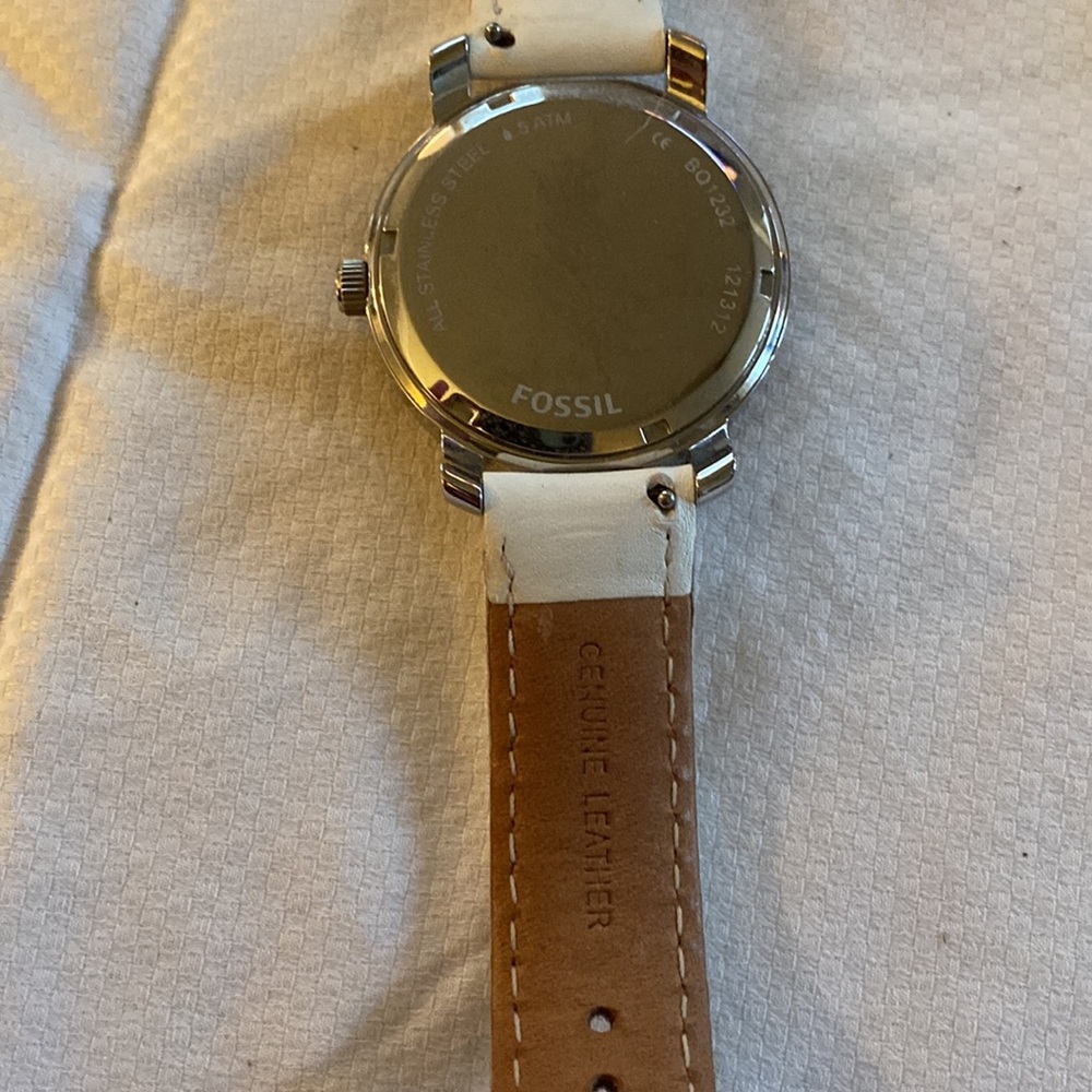 Fossil Watch - Picture 3 of 3